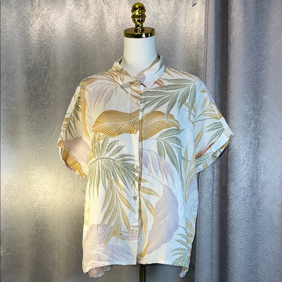 Tahari Tops - Tahari Women’s 
Fern Print Linen Short Sleeve
Button-Up Top sizeXL.       ordrA3